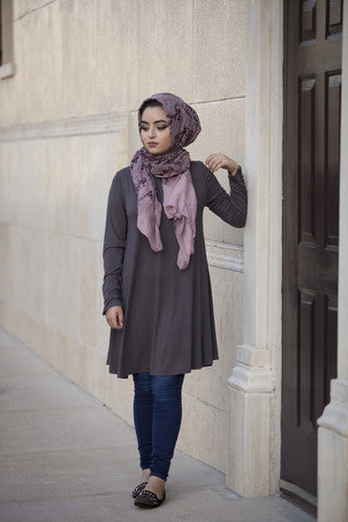 MODEST TOP